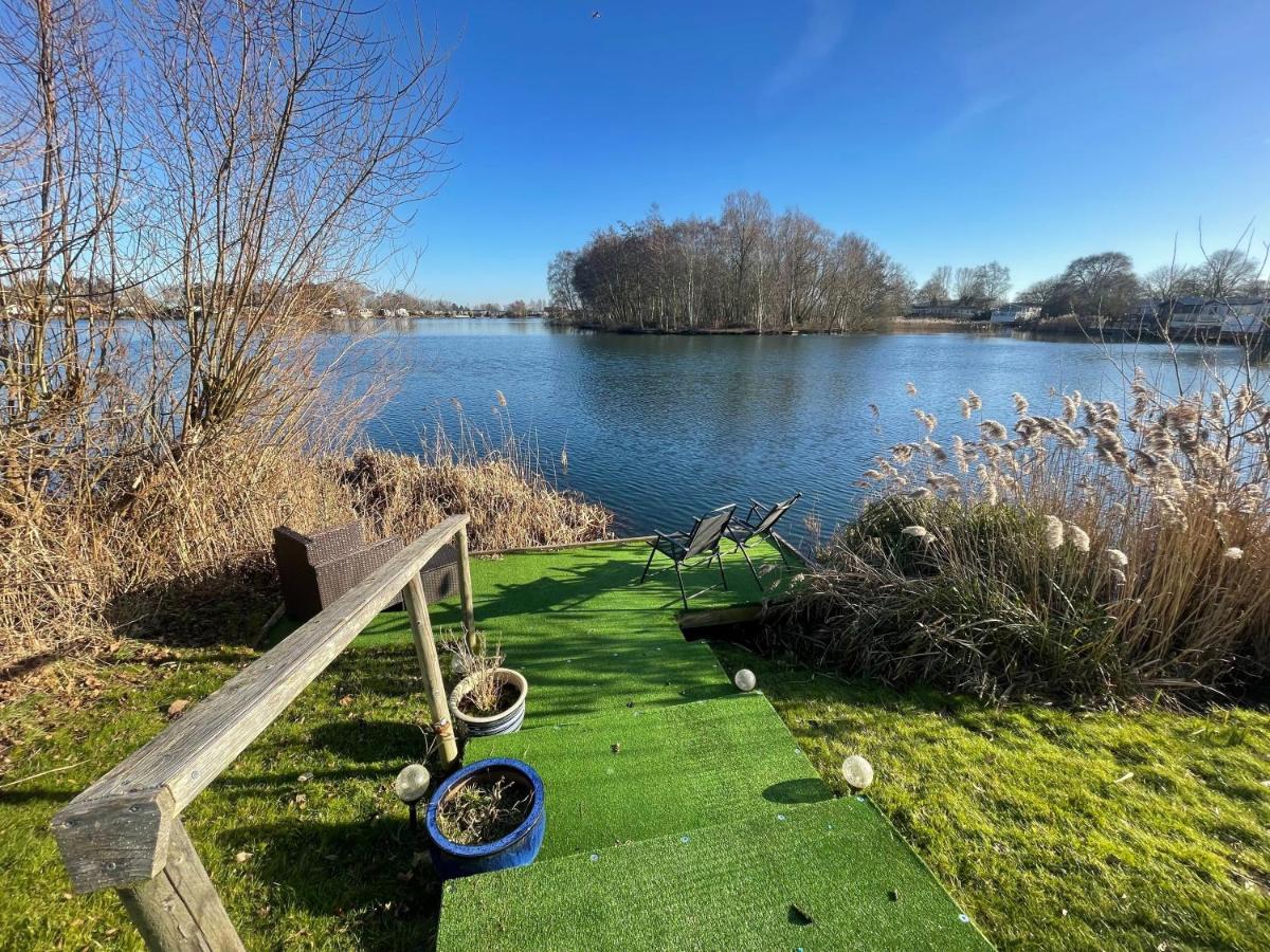 Lakeside Retreat 2 With Hot Tub, Private Fishing Peg Situated At Tattershall Lakes Country Park Exterior foto
